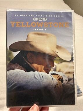 Yellowstone - Season 1 (Kevin Costner) DVD - Blue, Tan